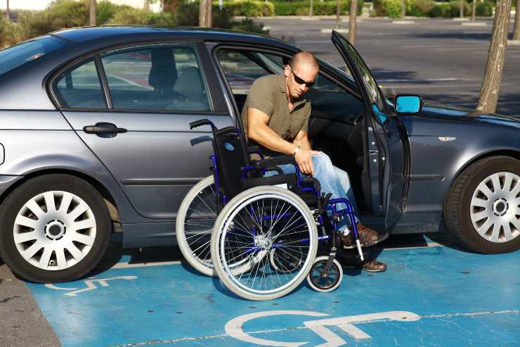 Posto auto disabile - Fonte AdobeStock