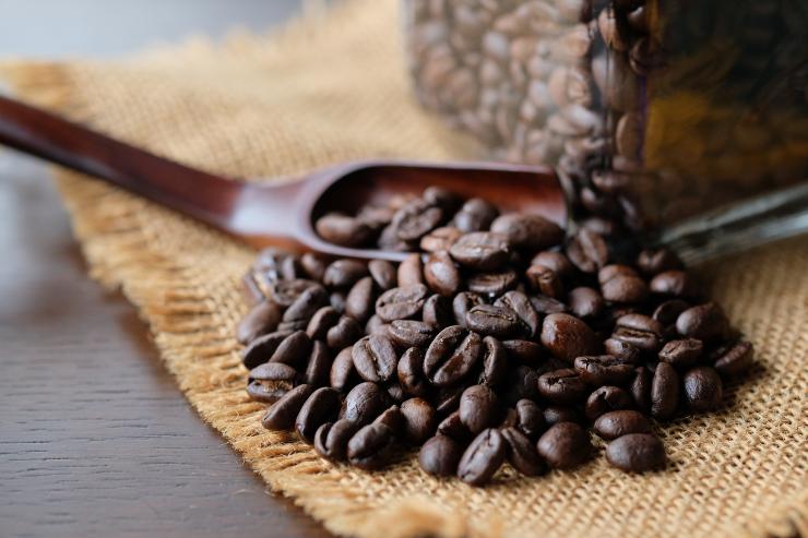 Caffè in grani - Fonte AdobeStock