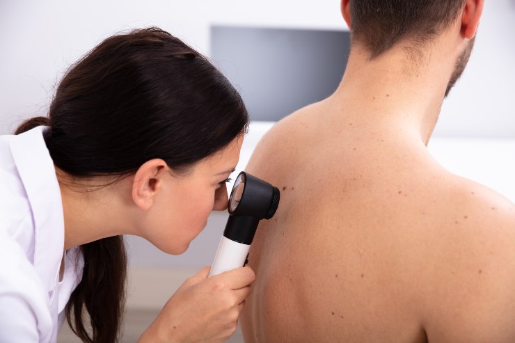 Esame dermatologico - Fonte AdobeStock