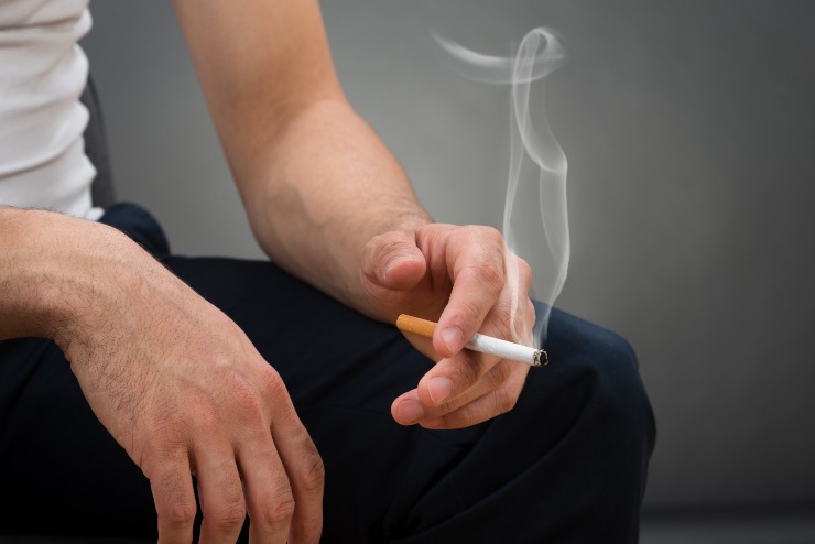 Persona che fuma - Fonte AdobeStock