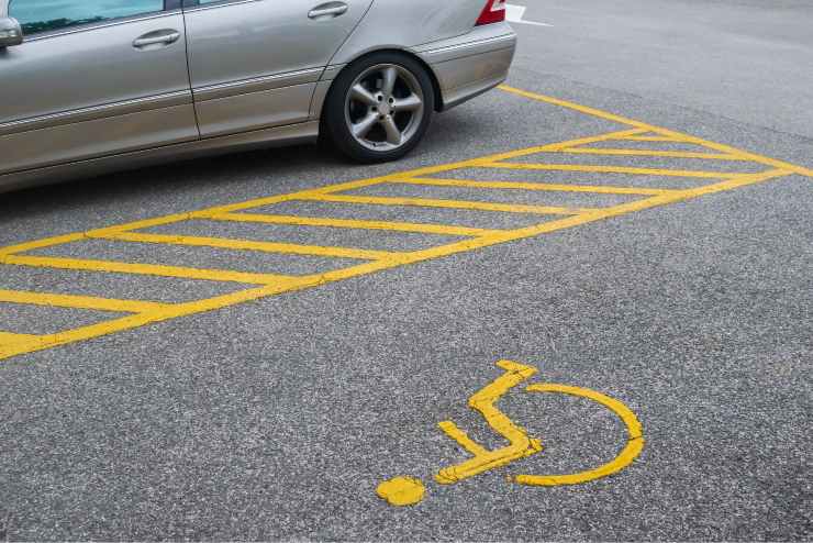 Posto auto disabili - Fonte AdobeStock