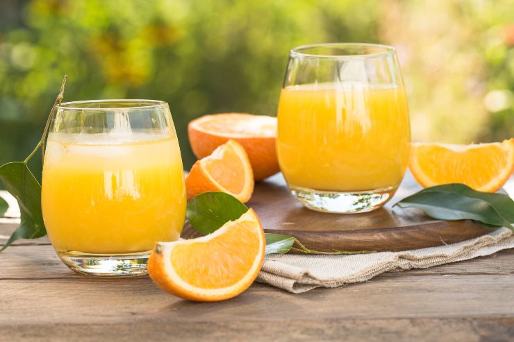 Spremuta d'arancia e arance - Fonte AdobeStock