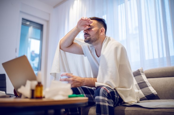 Uomo con influenza - Fonte AdobeStock