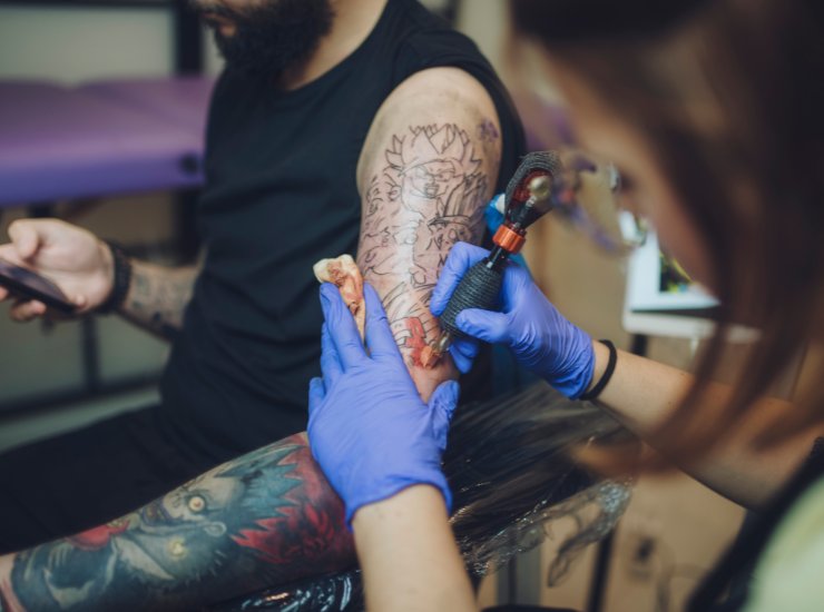 Fare un tatuaggio - Fonte AdobeStock