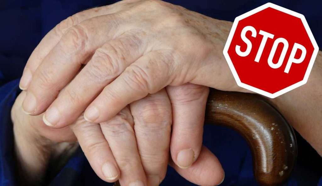 La Fine è Dovuta A Vecchiaia Macchie di vecchiaia delle Mani, che disagio: eliminale solo così