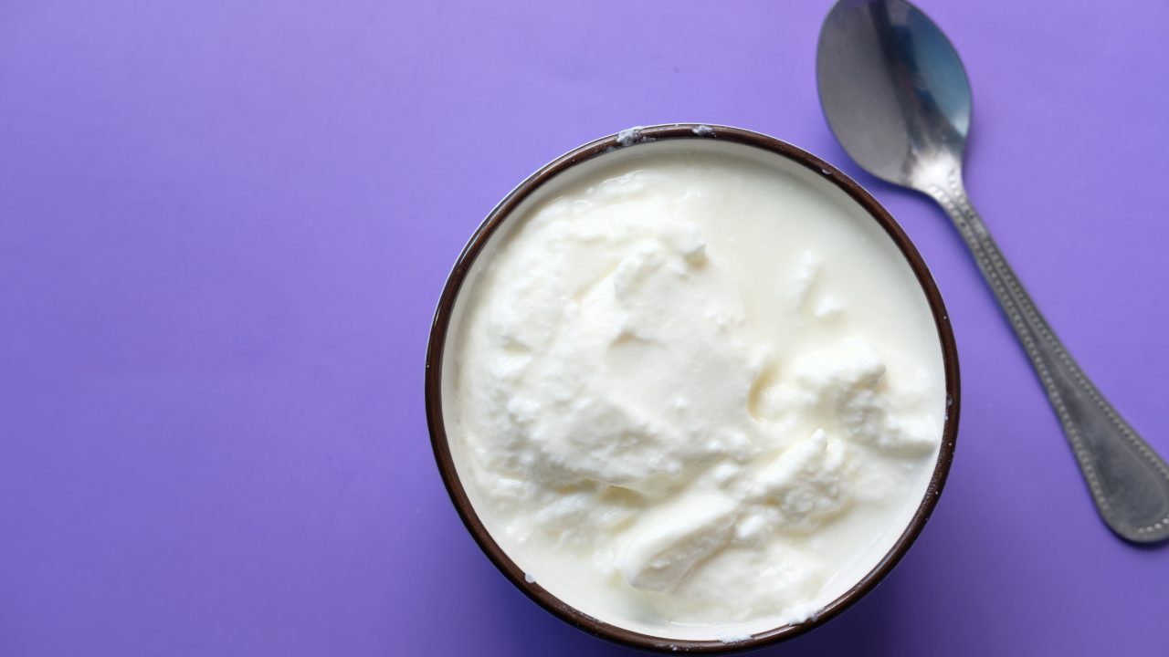 Yogurt scaduto: ecco fino a che giorno puoi mangiarlo | Fonte: Canva