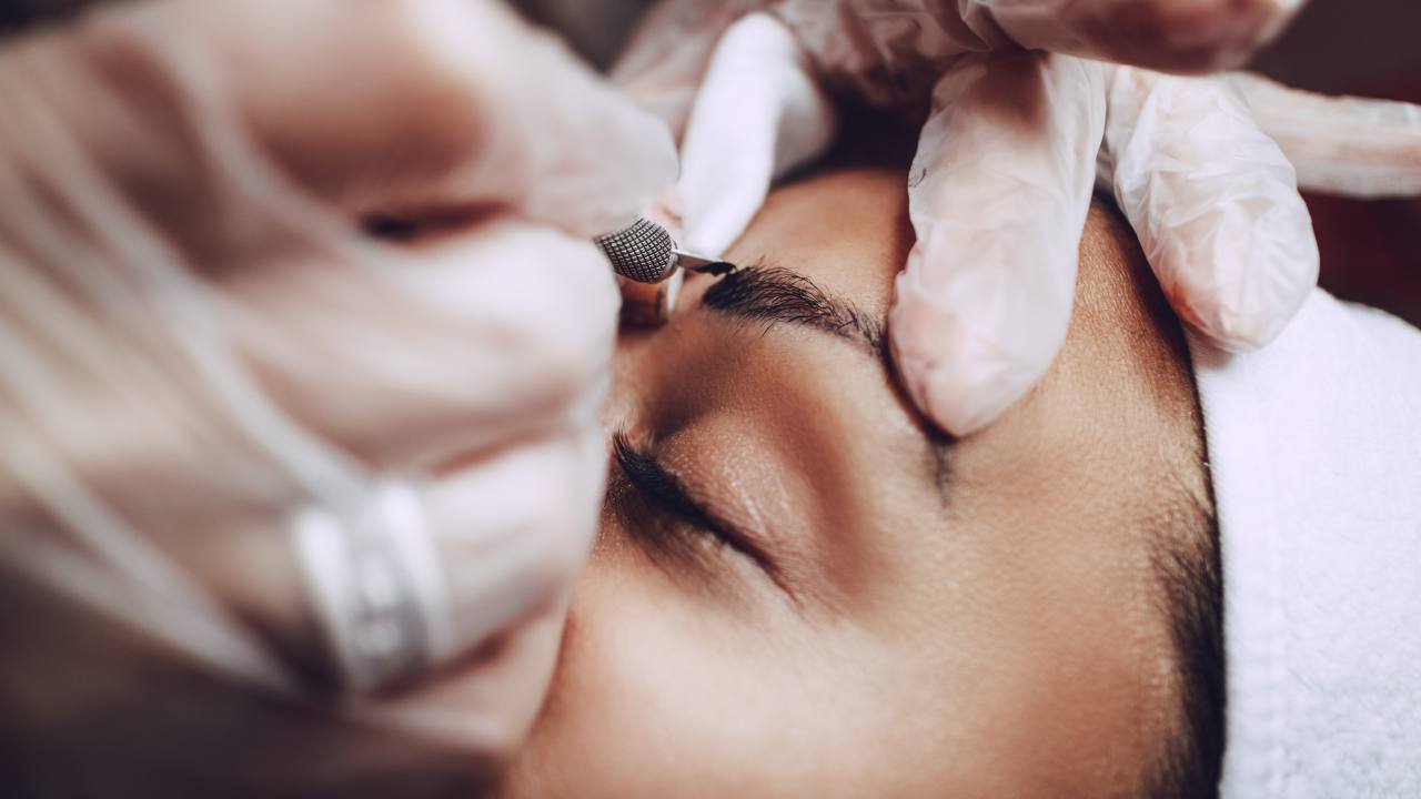 Microblading: non farlo se hai questi sintomi | Fonte: Canva